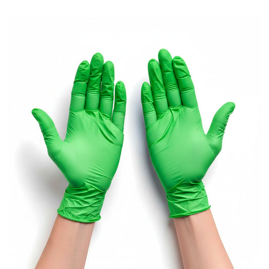 Par de guantes de nitrilo verde biodegradable Machtig en uso sobre fondo blanco. Guantes libres de látex, de alta resistencia y diseño ecológico para examinación clínica. Distribuido por Klinetix.