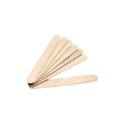 Primer plano de un bajalenguas Cranberry destacando la textura suave de la madera de grado médico.