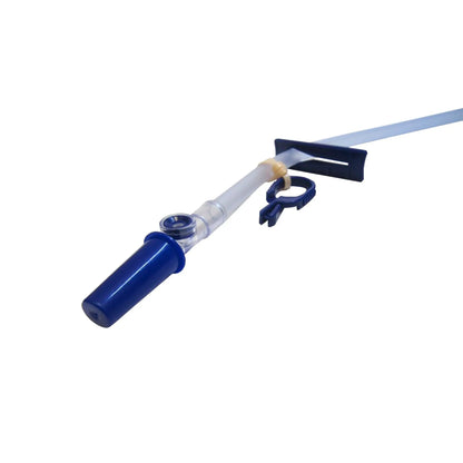 Detalle de la válvula de drenaje y conector universal del recolector de orina Cranberry para garantizar un sistema de vaciado seguro e higiénico, distribuido por Klinetix.