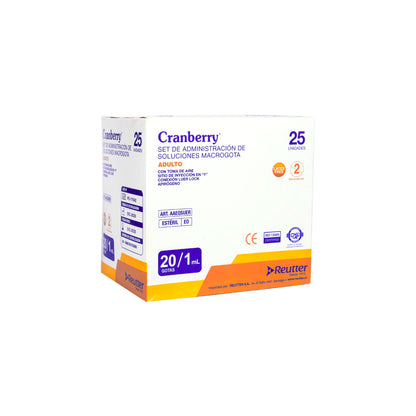 Set de administración endovenosa Cranberry en su empaque estéril individual, detallando la cámara de goteo.