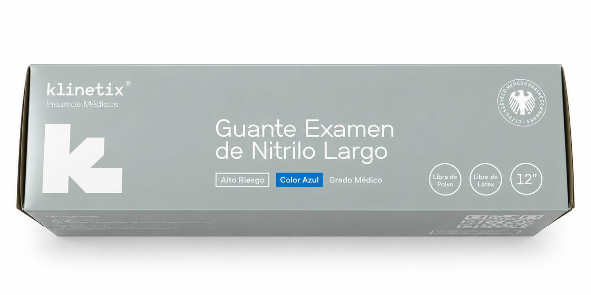 Par de guantes de nitrilo azul alto riesgo Klinetix ambidiestros sobre fondo blanco